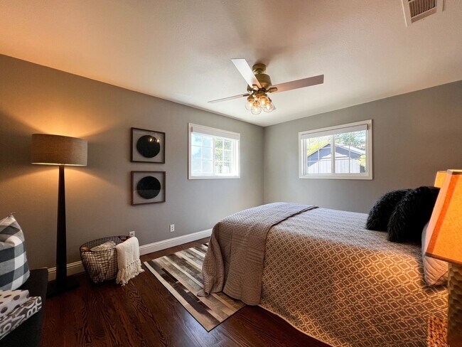 Building Photo - Wine Country Retreat with Guest Cottage & Vineyard Views