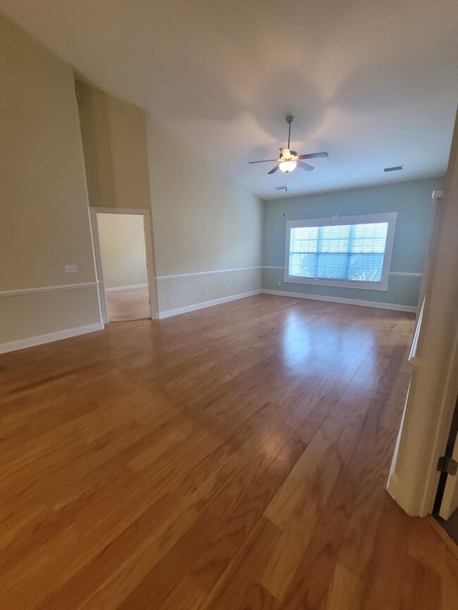 Building Photo - This 3 bedroom 2.5 bath brick townhouse with one car garage is located in Westgate Shoreline subd...