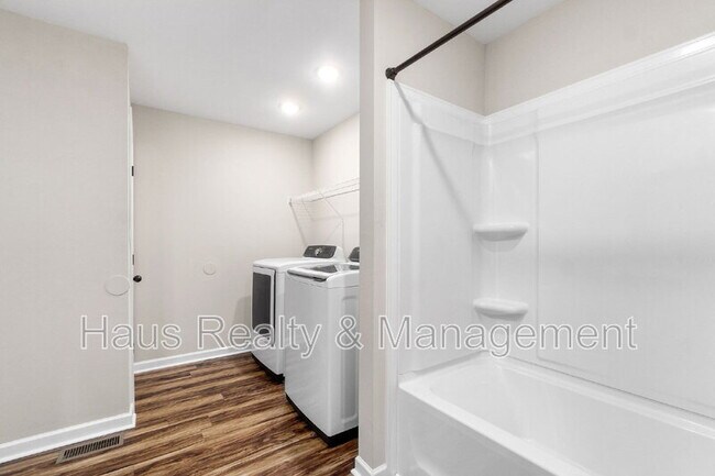 Building Photo - 1709 Evans Rd