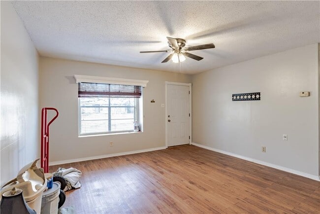 Building Photo - 6075 Quail Run S