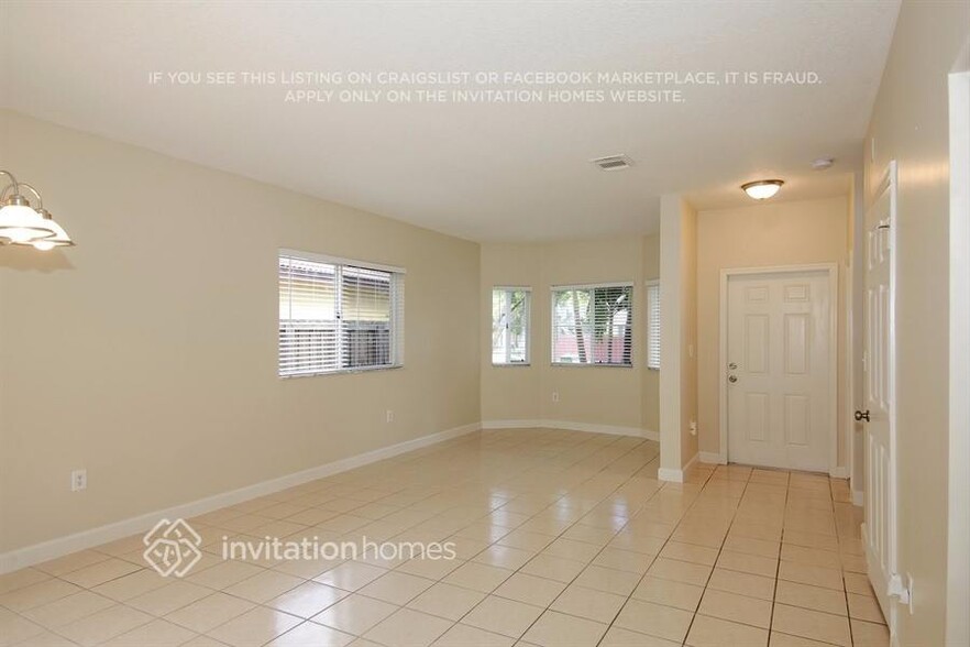 Building Photo - 2538 NE 41st Ave