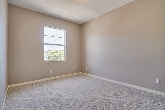 Building Photo - 6257 Pacific Pointe Dr