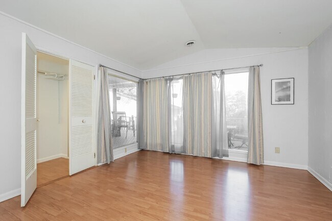 Building Photo - Charming 2 Bed/2 Bath Home in Greensboro, ...