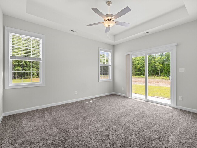 Building Photo - Towne Pointe Beauty!