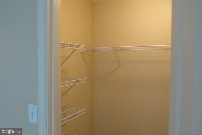 Building Photo - 888 Woodridge Dr
