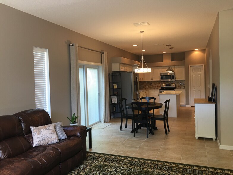 Spacious open floorplan for entertaining - 3103 W Napoleon Ave
