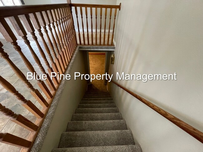 Building Photo - 810 Tennis Ct Dr