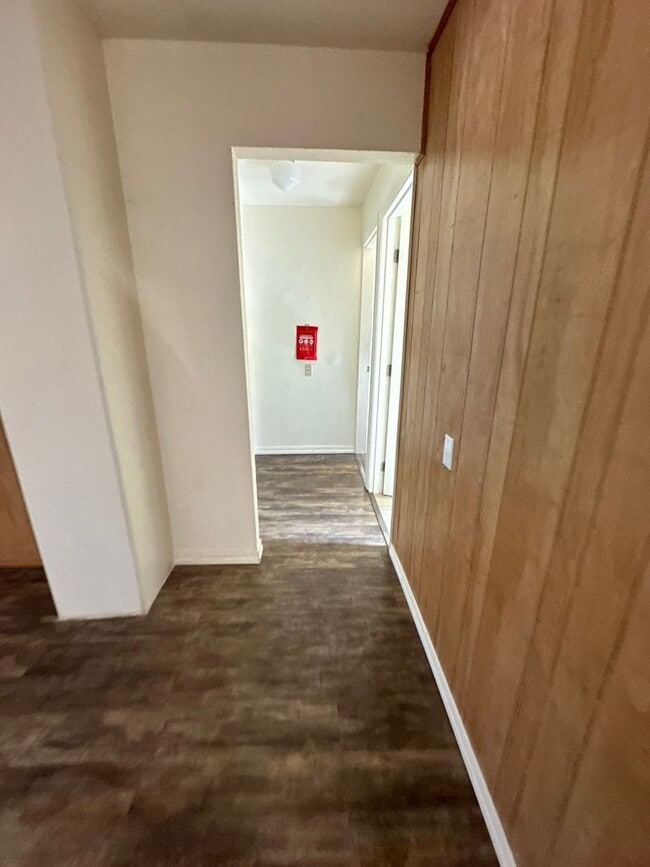 Building Photo - 318 McCourt St