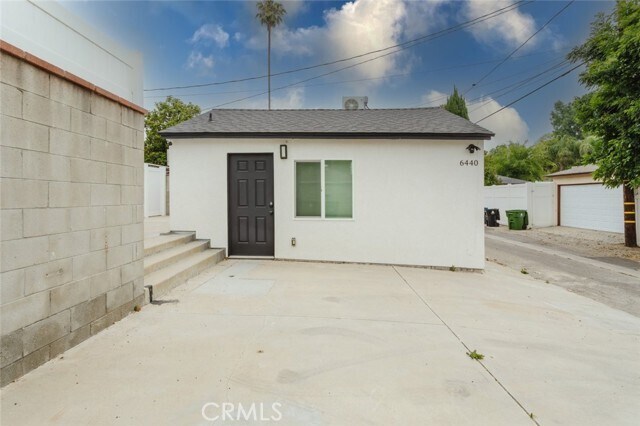 Building Photo - 6440 Lindley Ave
