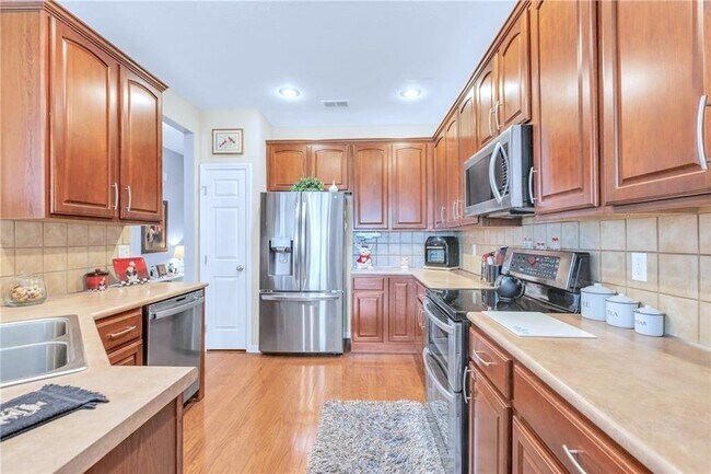 Building Photo - 9002 Meadow View Dr