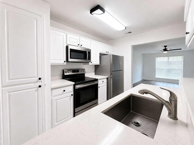 Building Photo - 305 N Arizona Dr