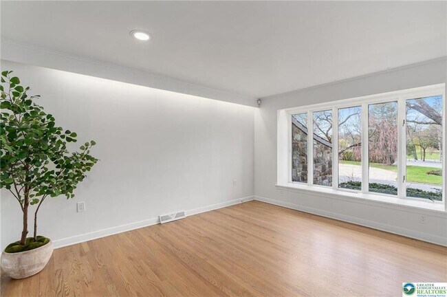 Building Photo - 2824 College Dr
