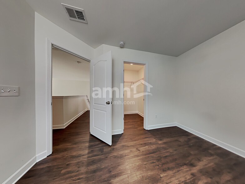 Building Photo - 118 Maywood Drive