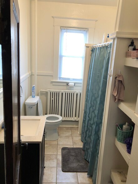 Building Photo - 640 Morris St