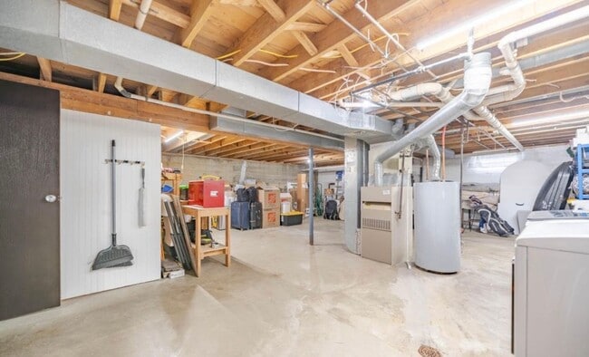 Building Photo - 3BR/2BA Home w/Finished Basement for Rent in Jtown!