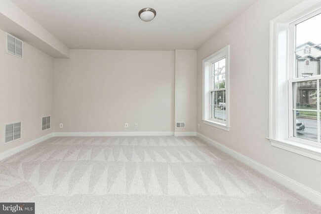 Building Photo - 331 Pink Azalea Terrace SE