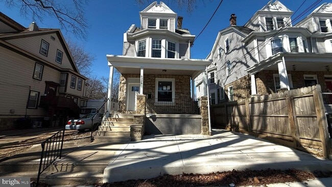 Primary Photo - 6326 Newtown Ave