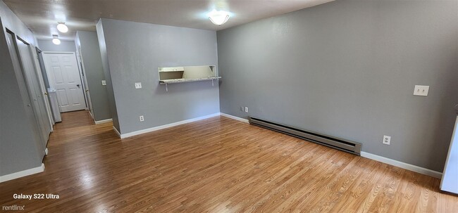 Building Photo - 1 br, 1 bath Condo - 11717 93rd Avenue Nor...