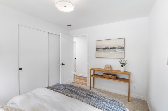 Building Photo - Fully Remodeled 4BR Rambler in Private Federal Way Community