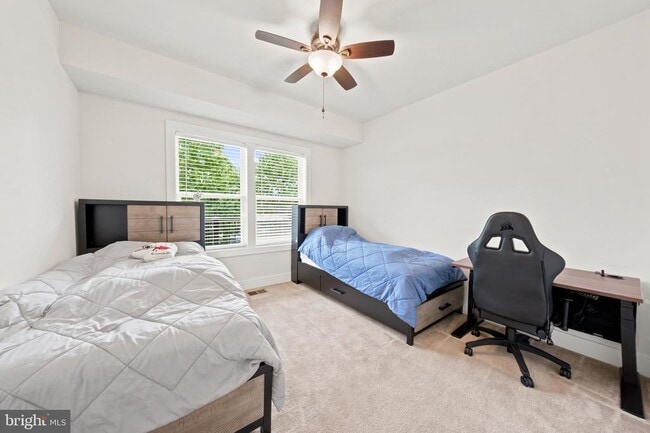 Building Photo - 44730 Tiverton Sq