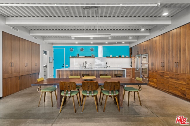 Building Photo - 548 Rose Ave