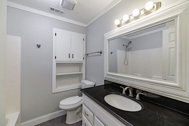 Building Photo - 145 VFW Dr