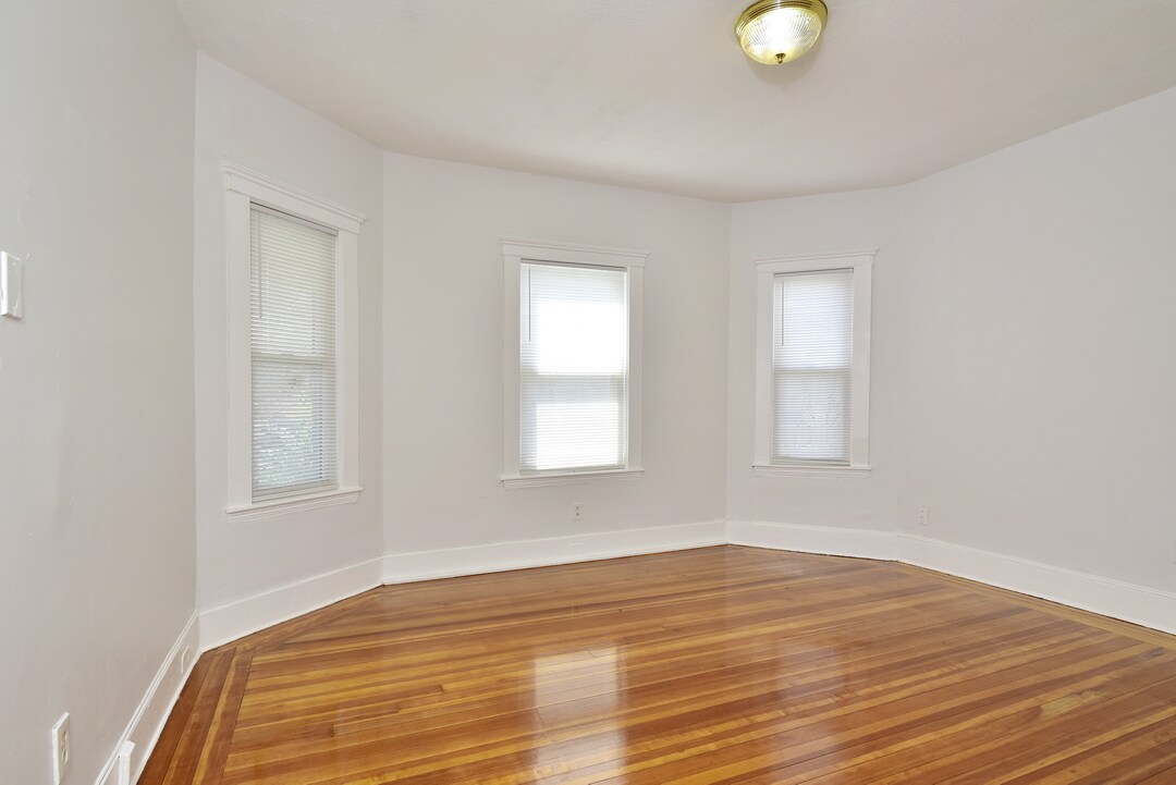 Building Photo - 175 Callender St