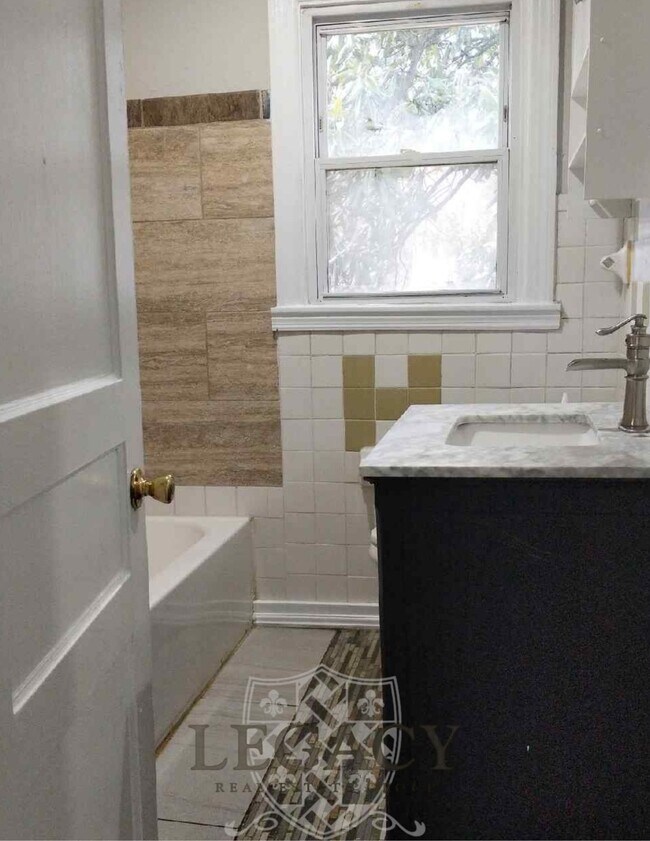 Building Photo - 1976 Loney Dr