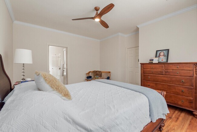 Building Photo - 22007 Crossbrook Dr