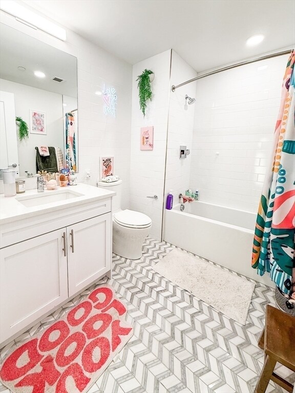 Building Photo - 301 Border St