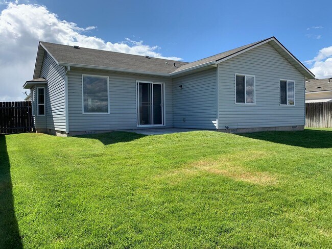 Building Photo - Adorable 3 bed 2 bath home in a quite Cald...