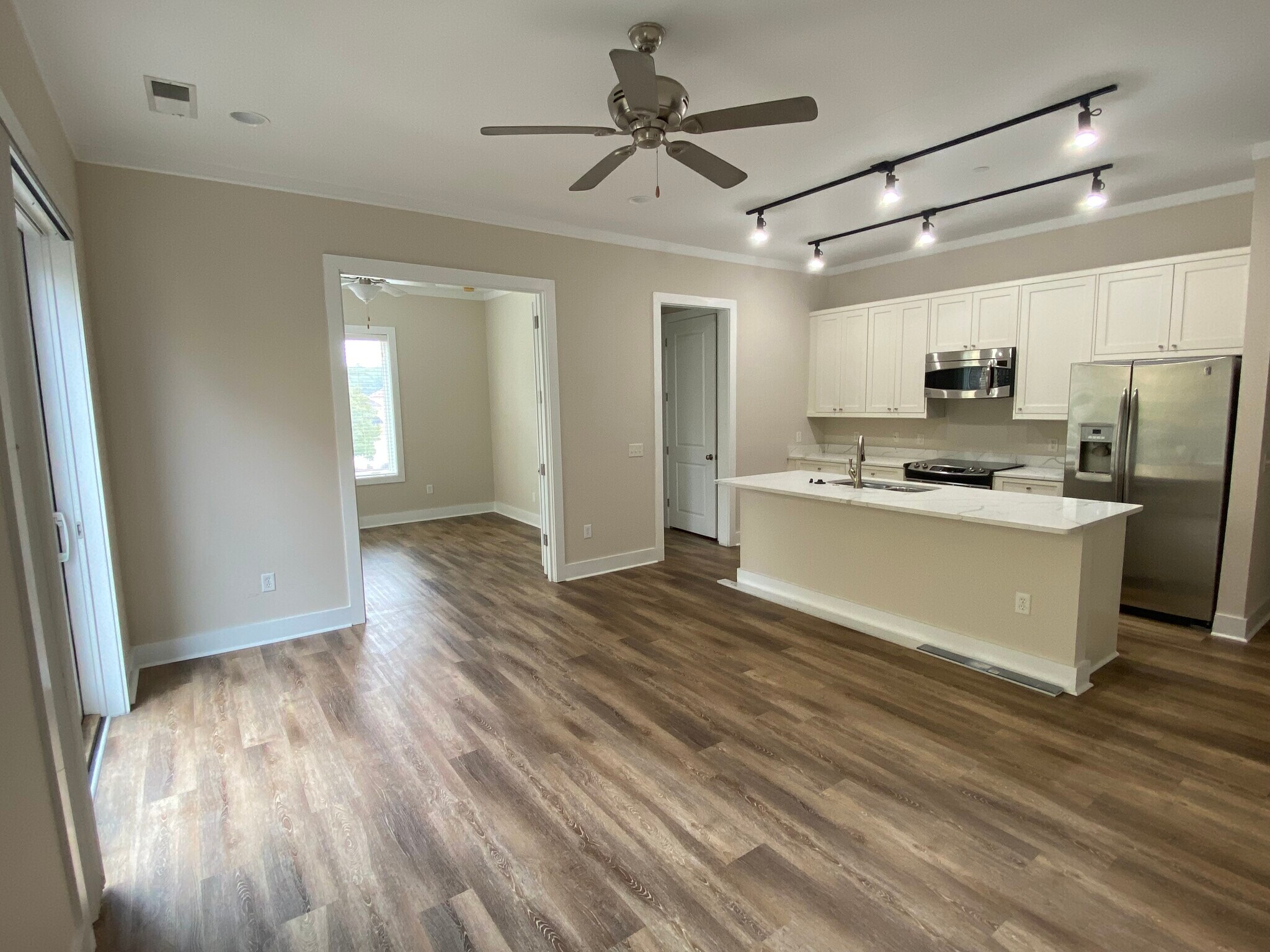 Building Photo - 1221 Bower Pky