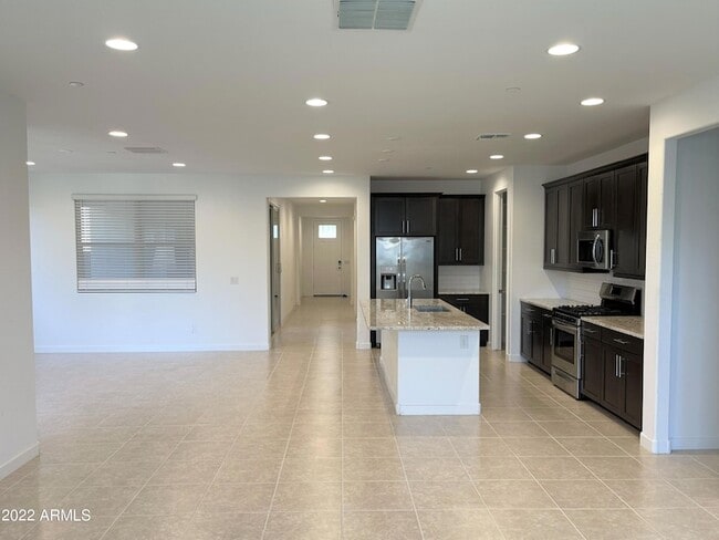 Building Photo - 9849 E Tahoe Ave