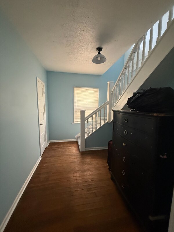 Building Photo - 866 W 25th St