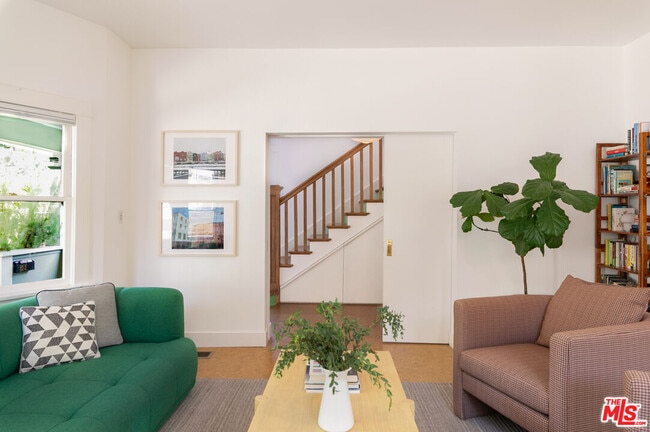 Building Photo - 5676 Hub St