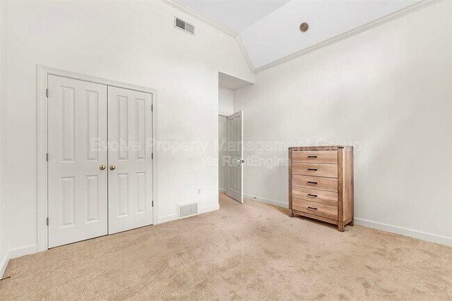 Building Photo - 7520 Crystal Lake Dr