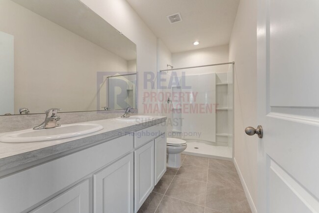 Building Photo - 2851 Banks Pointe Dr