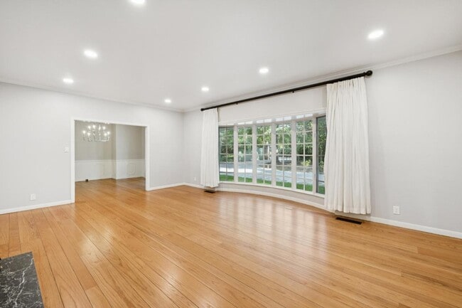 Building Photo - 216 Valparaiso Ave