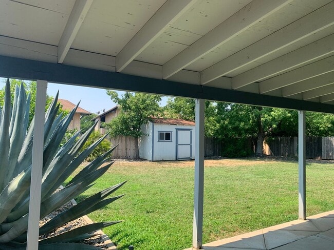 Building Photo - Make this your new home!