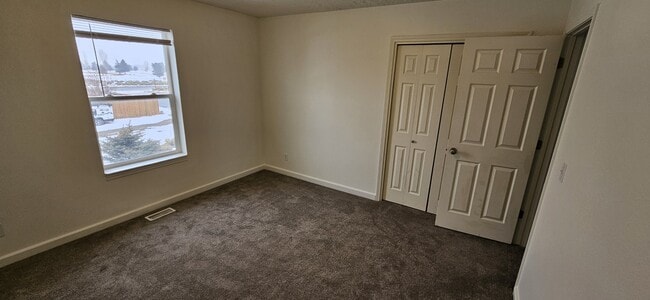 Building Photo - 400 Par Ave