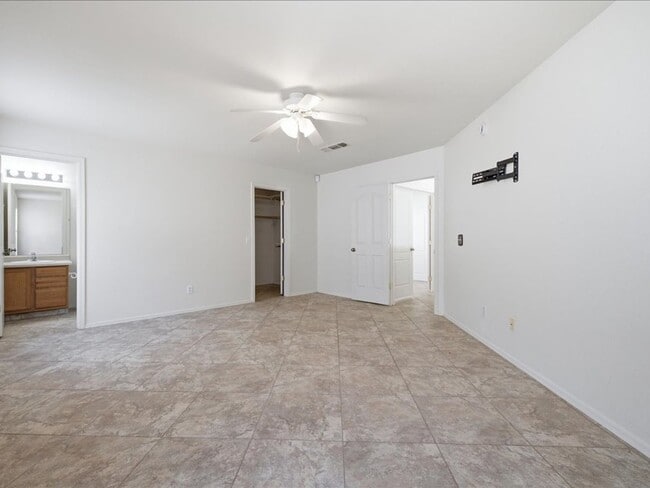 Building Photo - 9909 E Rocky Wash Dr