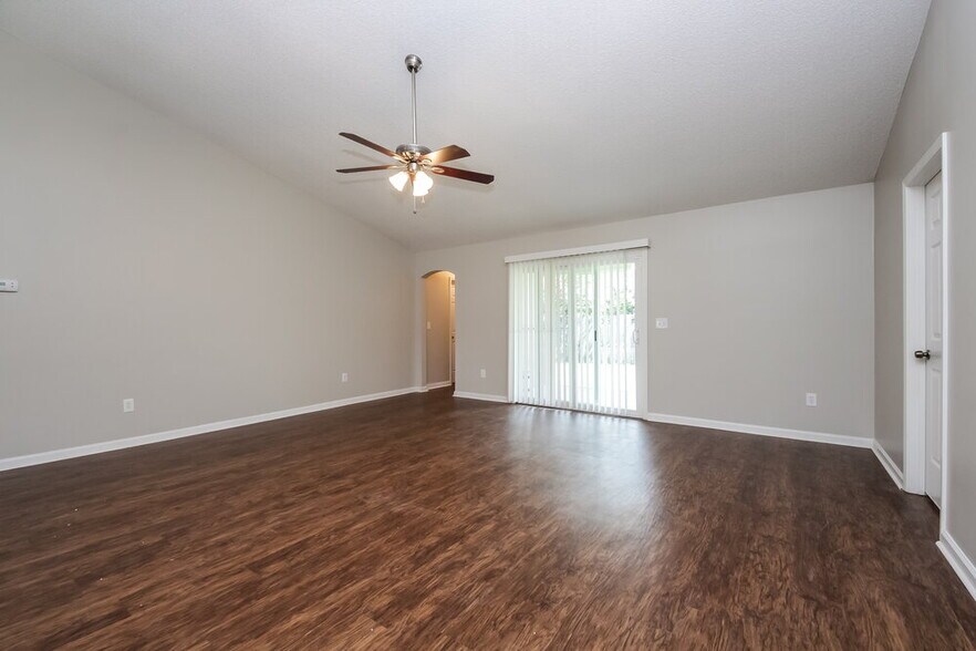 Building Photo - 3230 Chantilly Ct