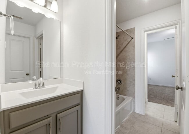 Building Photo - 1618 Rosedale Dr