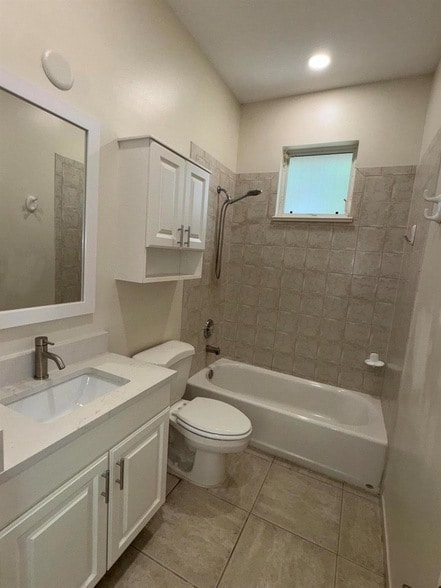 Building Photo - 969 Meadow Ave