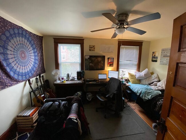 Bedroom 3 of 5 - 448 Warner St