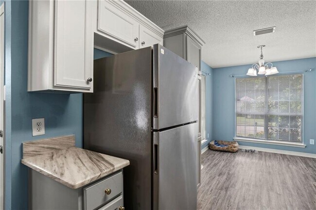 Building Photo - 8650 E Hamilton Bridges Dr