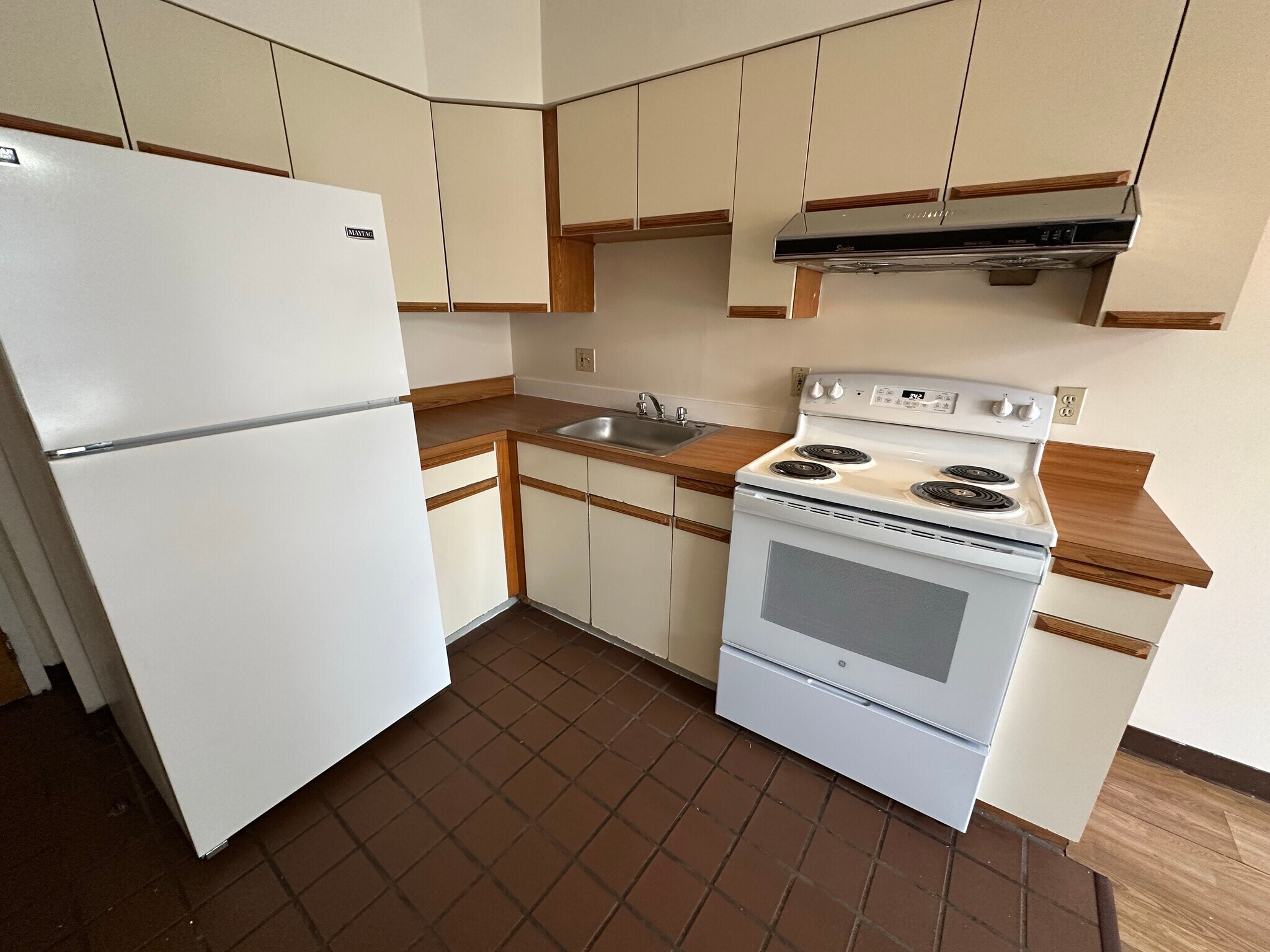 Building Photo - 68 Essex St