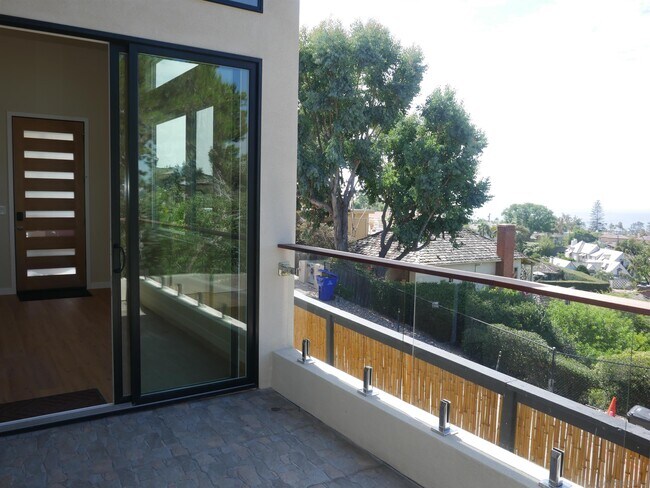 Building Photo - 1637 Kearsarge Rd