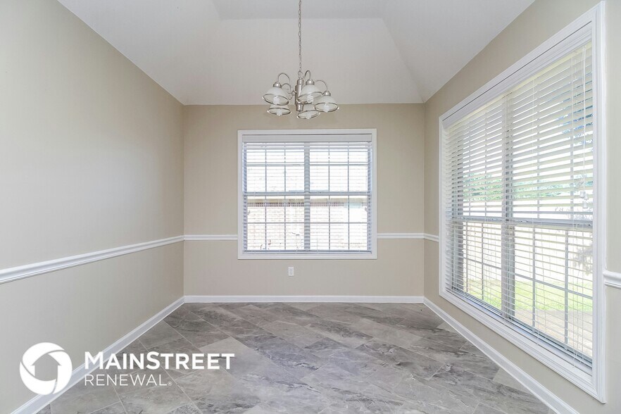 Building Photo - 10104 Fox Chase Dr