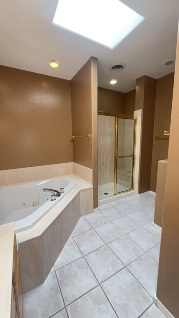 Building Photo - COMING SOON 3 bedroom 2 bath Townhouse Located In Sandia Heights!